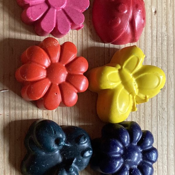 Flowers & Bees crayons