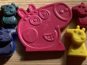 Large Piggy & Family Crayon set